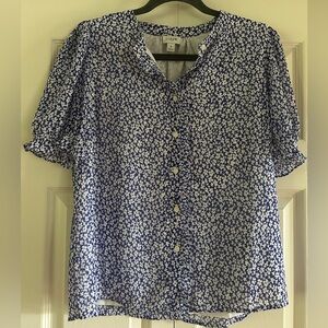 J.crew Blouse Women's Size S Floral Blue White round neck blouse Short Sleeve